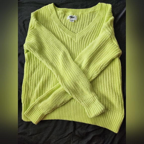 Victoria’s secret PINK knit sweater green yellow - Picture 2 of 3